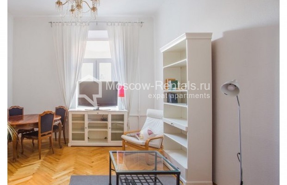 Photo #1 3-room (2 BR) apartment for <a href="http://moscow-rentals.ru/en/articles/long-term-rent" target="_blank">a long-term</a> rent
 in Russia, Moscow, Trekhprudnyi lane., 10/2