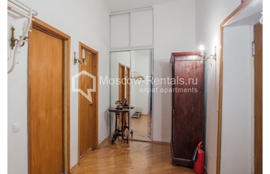 Photo #9 3-room (2 BR) apartment for <a href="http://moscow-rentals.ru/en/articles/long-term-rent" target="_blank">a long-term</a> rent
 in Russia, Moscow, Trekhprudnyi lane., 10/2