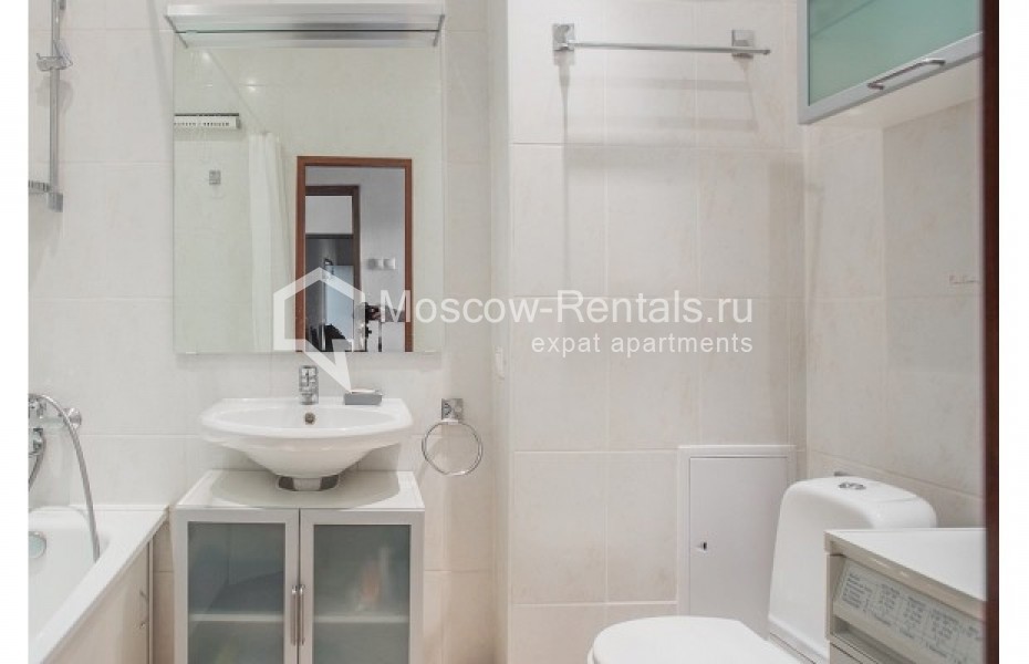 Photo #10 3-room (2 BR) apartment for <a href="http://moscow-rentals.ru/en/articles/long-term-rent" target="_blank">a long-term</a> rent
 in Russia, Moscow, Trekhprudnyi lane., 10/2