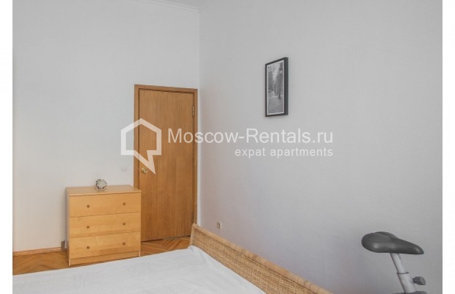 Photo #6 3-room (2 BR) apartment for <a href="http://moscow-rentals.ru/en/articles/long-term-rent" target="_blank">a long-term</a> rent
 in Russia, Moscow, Trekhprudnyi lane., 10/2