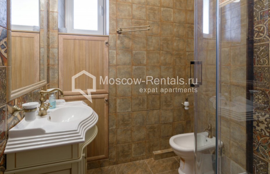 Photo #10 3-room (2 BR) apartment for <a href="http://moscow-rentals.ru/en/articles/long-term-rent" target="_blank">a long-term</a> rent
 in Russia, Moscow, Spiridonovka str, 12