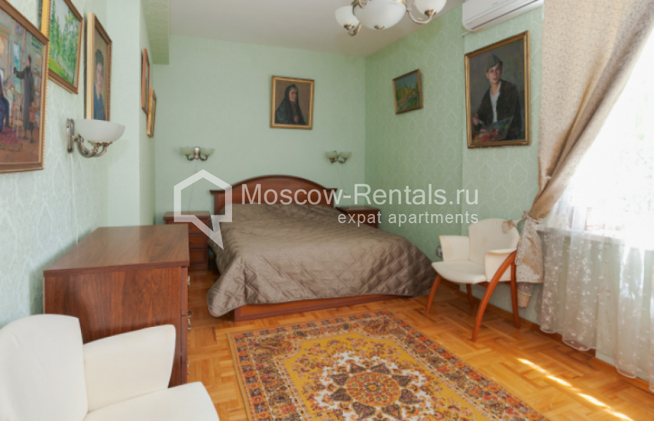 Photo #5 3-room (2 BR) apartment for <a href="http://moscow-rentals.ru/en/articles/long-term-rent" target="_blank">a long-term</a> rent
 in Russia, Moscow, Trekhprudnyi lane, 6