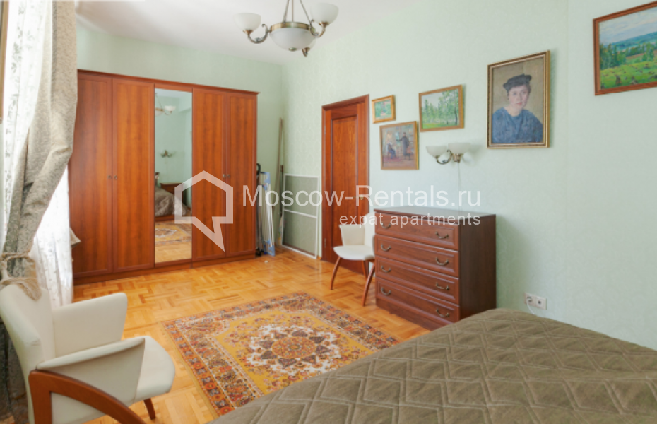 Photo #6 3-room (2 BR) apartment for <a href="http://moscow-rentals.ru/en/articles/long-term-rent" target="_blank">a long-term</a> rent
 in Russia, Moscow, Trekhprudnyi lane, 6