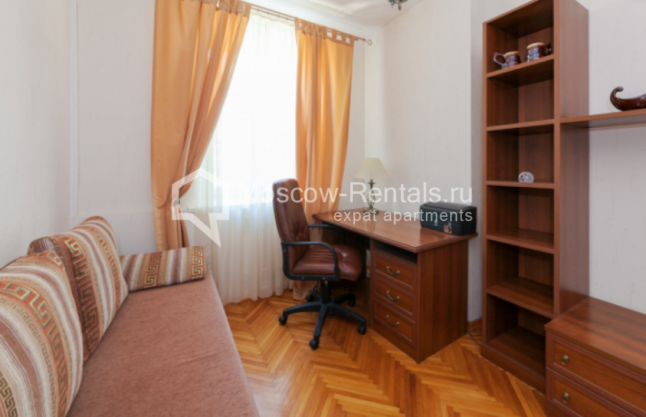 Photo #7 3-room (2 BR) apartment for <a href="http://moscow-rentals.ru/en/articles/long-term-rent" target="_blank">a long-term</a> rent
 in Russia, Moscow, Trekhprudnyi lane, 6