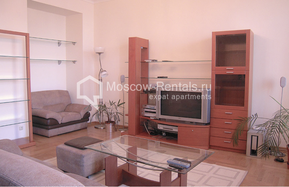 Photo #1 3-room (2 BR) apartment for <a href="http://moscow-rentals.ru/en/articles/long-term-rent" target="_blank">a long-term</a> rent
 in Russia, Moscow, Spiridonievskyi lane, 10А