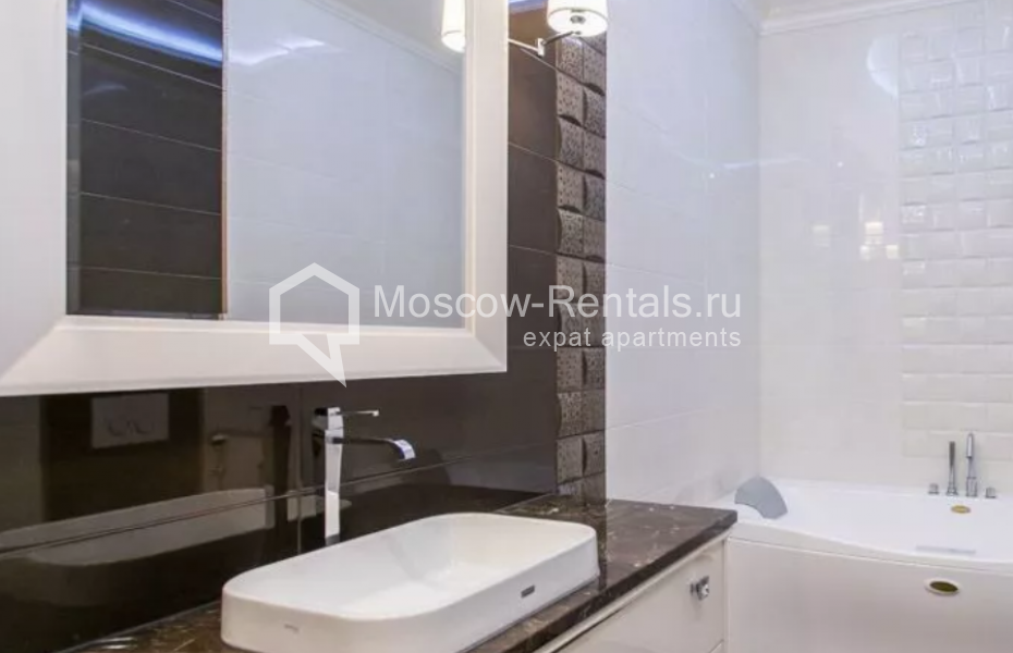 Photo #12 4-room (3 BR) apartment for <a href="http://moscow-rentals.ru/en/articles/long-term-rent" target="_blank">a long-term</a> rent
 in Russia, Moscow, Lomonosovskyi lane, 25к3