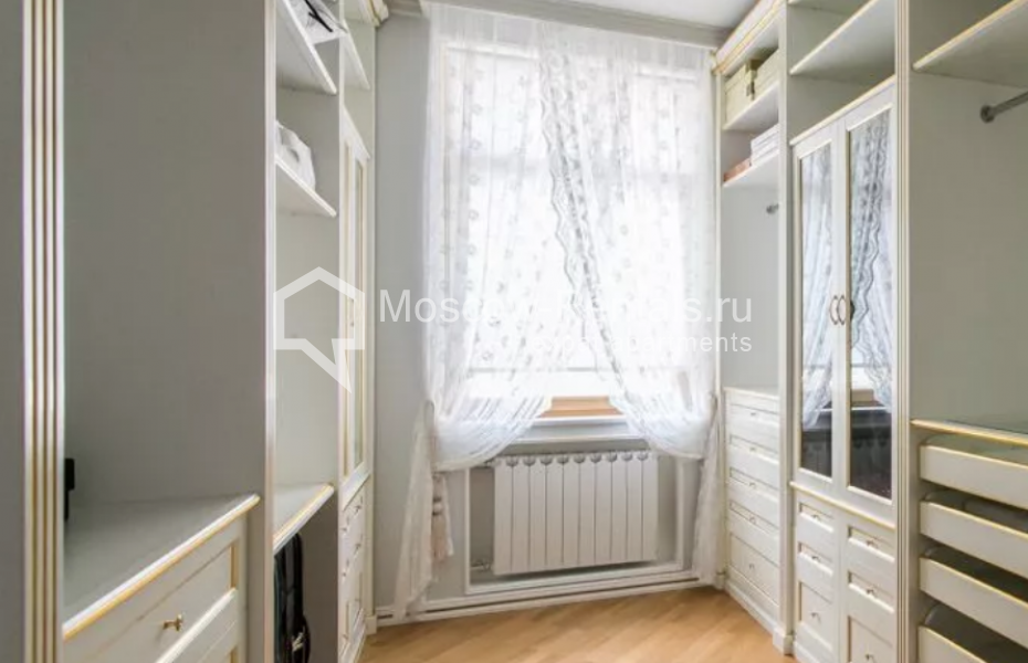 Photo #14 4-room (3 BR) apartment for <a href="http://moscow-rentals.ru/en/articles/long-term-rent" target="_blank">a long-term</a> rent
 in Russia, Moscow, Lomonosovskyi lane, 25к3