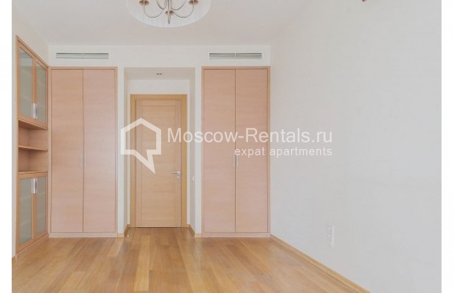 Photo #10 4-room (3 BR) apartment for <a href="http://moscow-rentals.ru/en/articles/long-term-rent" target="_blank">a long-term</a> rent
 in Russia, Moscow, Mosfilmovskaya str, 70к6