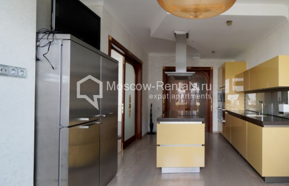 Photo #2 5-room (4 BR) apartment for <a href="http://moscow-rentals.ru/en/articles/long-term-rent" target="_blank">a long-term</a> rent
 in Russia, Moscow, Mosfilmovskaya str., 70к1