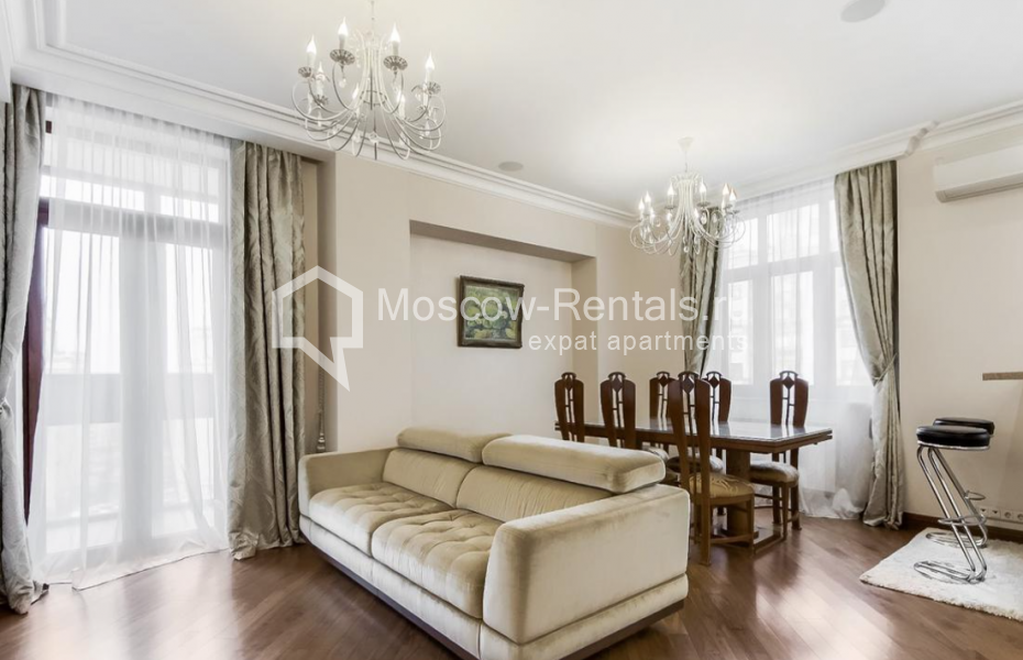 Photo #1 4-room (3 BR) apartment for <a href="http://moscow-rentals.ru/en/articles/long-term-rent" target="_blank">a long-term</a> rent
 in Russia, Moscow, Lomonovskyi prospect, 29К2