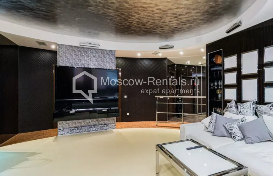 Photo #3 4-room (3 BR) apartment for <a href="http://moscow-rentals.ru/en/articles/long-term-rent" target="_blank">a long-term</a> rent
 in Russia, Moscow, Lomonosovskyi prosp., 25к2