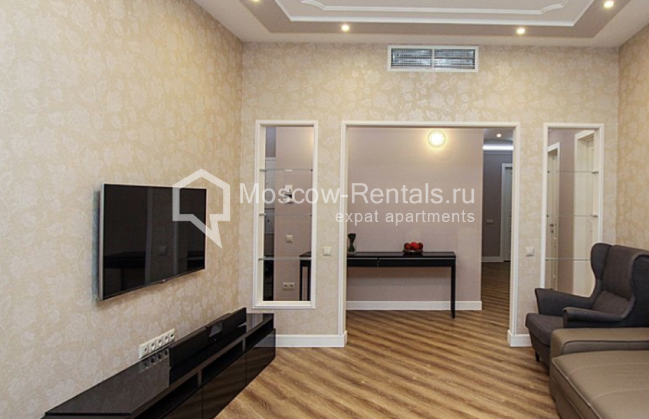 Photo #3 4-room (3 BR) apartment for <a href="http://moscow-rentals.ru/en/articles/long-term-rent" target="_blank">a long-term</a> rent
 in Russia, Moscow, Lomonosovskyi prosp., 25к1