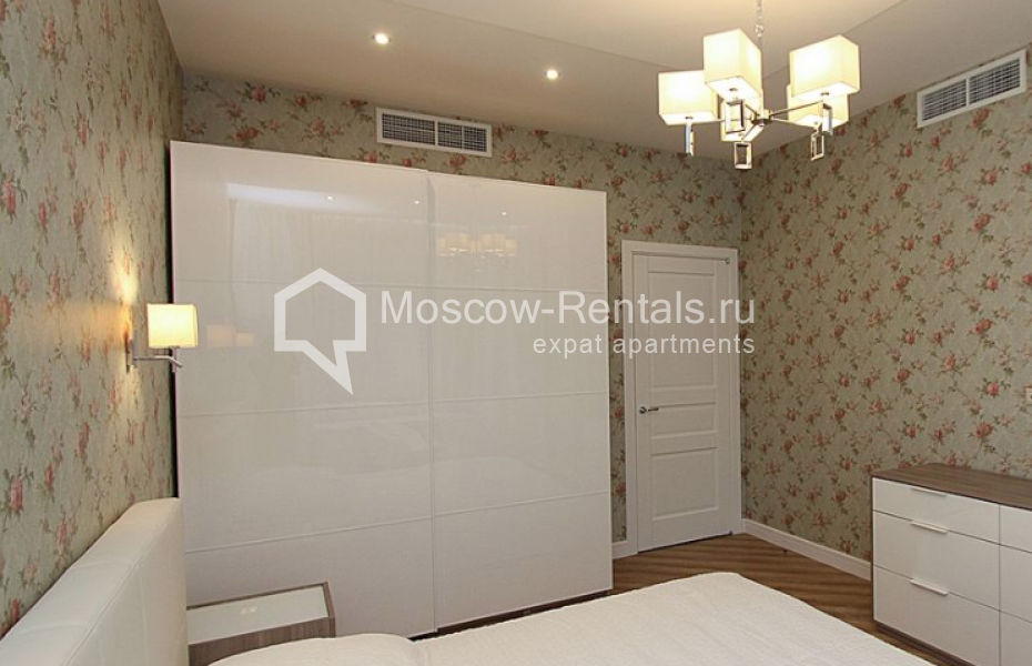 Photo #7 4-room (3 BR) apartment for <a href="http://moscow-rentals.ru/en/articles/long-term-rent" target="_blank">a long-term</a> rent
 in Russia, Moscow, Lomonosovskyi prosp., 25к1