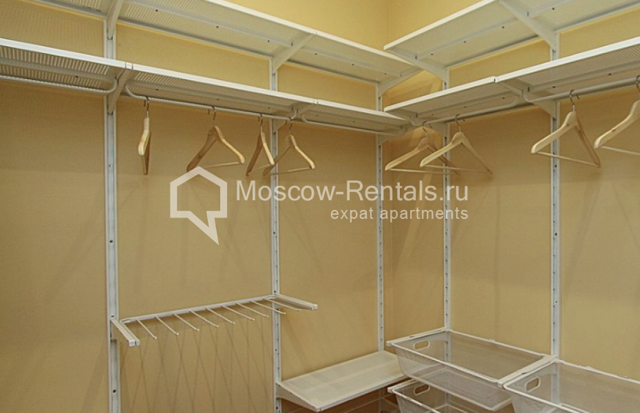 Photo #8 4-room (3 BR) apartment for <a href="http://moscow-rentals.ru/en/articles/long-term-rent" target="_blank">a long-term</a> rent
 in Russia, Moscow, Lomonosovskyi prosp., 25к1