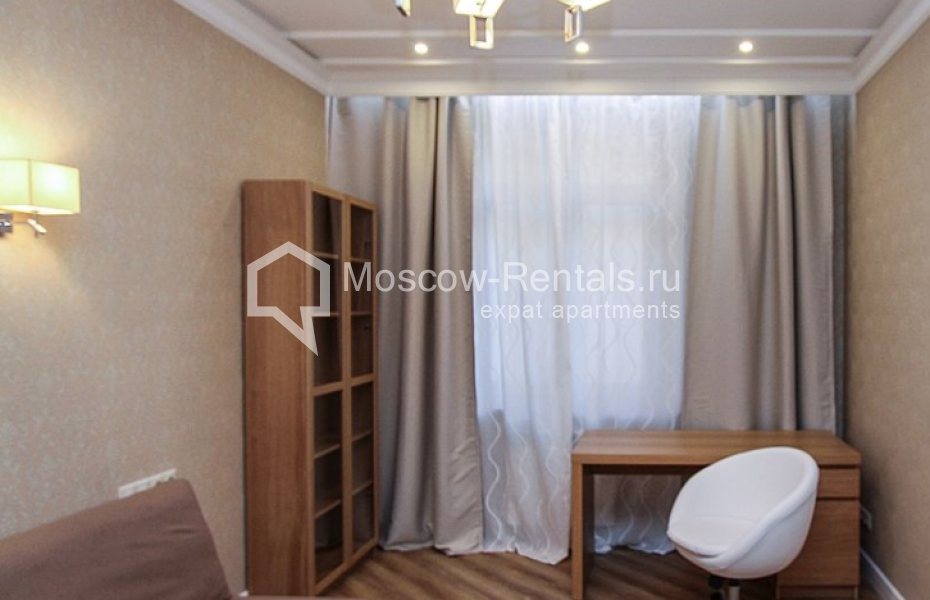 Photo #11 4-room (3 BR) apartment for <a href="http://moscow-rentals.ru/en/articles/long-term-rent" target="_blank">a long-term</a> rent
 in Russia, Moscow, Lomonosovskyi prosp., 25к1