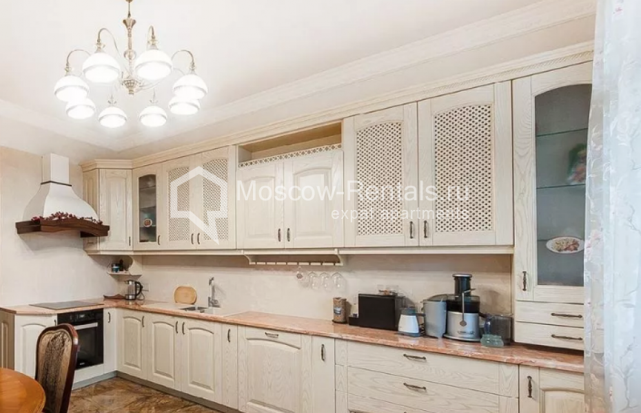 Photo #1 3-room (2 BR) apartment for <a href="http://moscow-rentals.ru/en/articles/long-term-rent" target="_blank">a long-term</a> rent
 in Russia, Moscow, Lomonosovskyi lane, 25к3