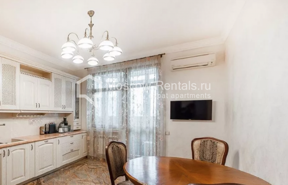 Photo #2 3-room (2 BR) apartment for <a href="http://moscow-rentals.ru/en/articles/long-term-rent" target="_blank">a long-term</a> rent
 in Russia, Moscow, Lomonosovskyi lane, 25к3