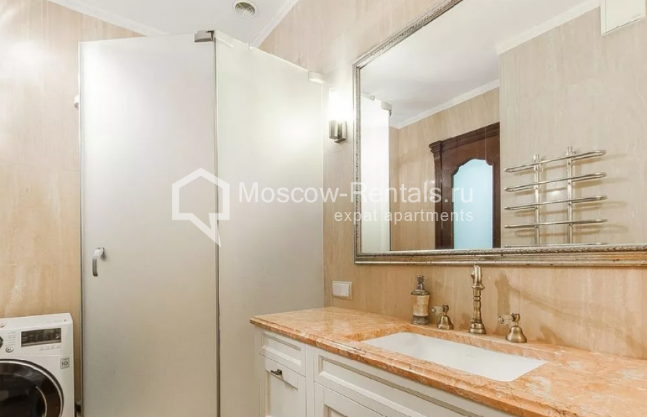 Photo #10 3-room (2 BR) apartment for <a href="http://moscow-rentals.ru/en/articles/long-term-rent" target="_blank">a long-term</a> rent
 in Russia, Moscow, Lomonosovskyi lane, 25к3