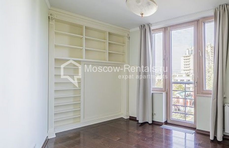 Photo #11 4-room (3 BR) apartment for <a href="http://moscow-rentals.ru/en/articles/long-term-rent" target="_blank">a long-term</a> rent
 in Russia, Moscow, Bolshaya Yakimanka str, 50