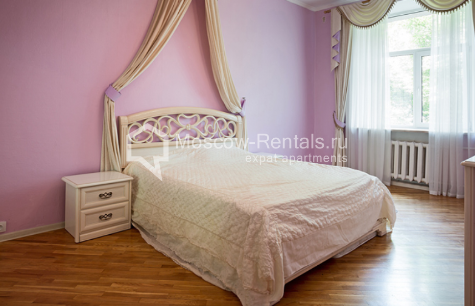 Photo #8 4-room (3 BR) apartment for <a href="http://moscow-rentals.ru/en/articles/long-term-rent" target="_blank">a long-term</a> rent
 in Russia, Moscow, Gasheka str, 9