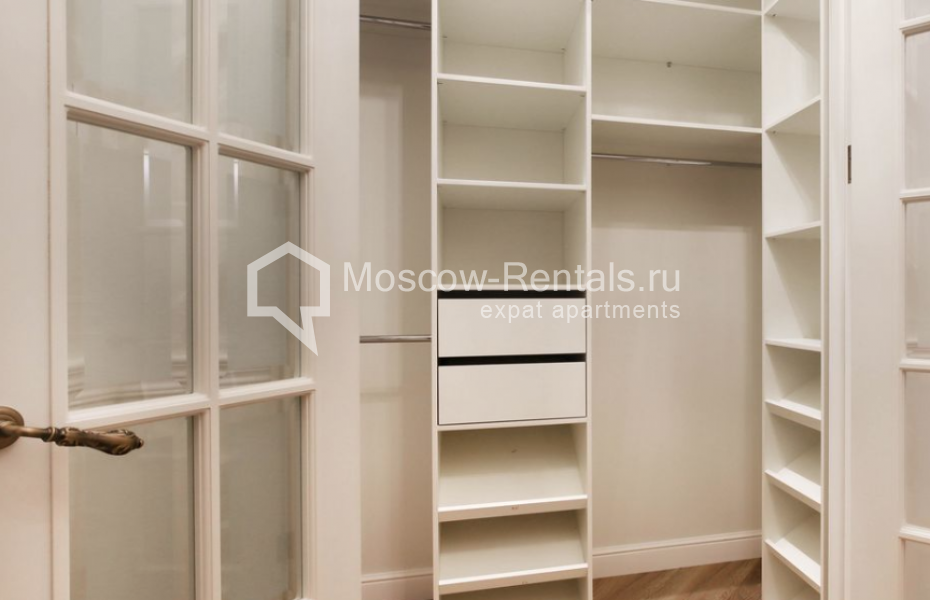 Photo #5 4-room (3 BR) apartment for <a href="http://moscow-rentals.ru/en/articles/long-term-rent" target="_blank">a long-term</a> rent
 in Russia, Moscow, Malaya Lubyanka str, 16