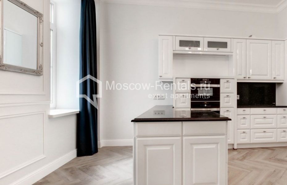 Photo #8 4-room (3 BR) apartment for <a href="http://moscow-rentals.ru/en/articles/long-term-rent" target="_blank">a long-term</a> rent
 in Russia, Moscow, Malaya Lubyanka str, 16