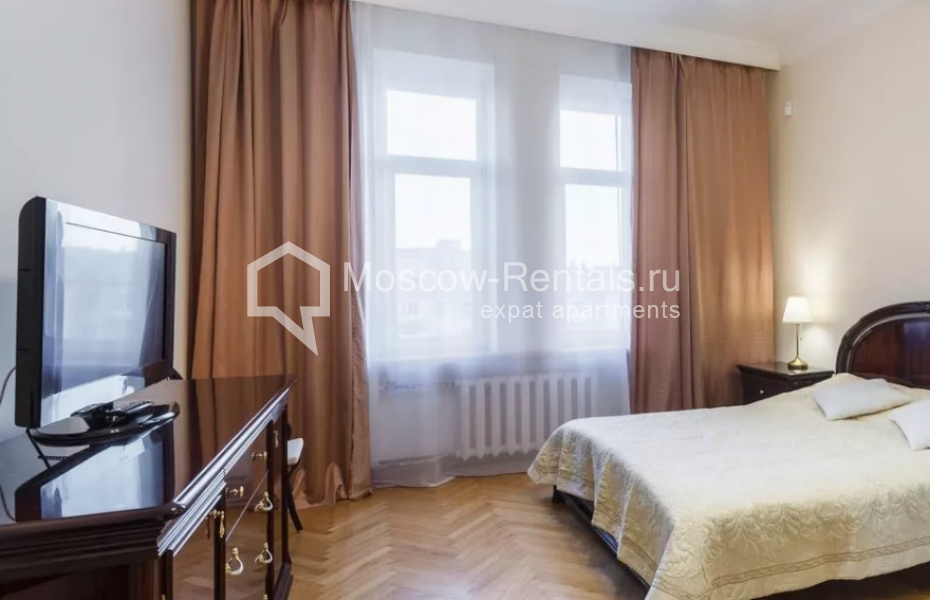 Photo #4 3-room (2 BR) apartment for <a href="http://moscow-rentals.ru/en/articles/long-term-rent" target="_blank">a long-term</a> rent
 in Russia, Moscow, New Arbat str, 30/9