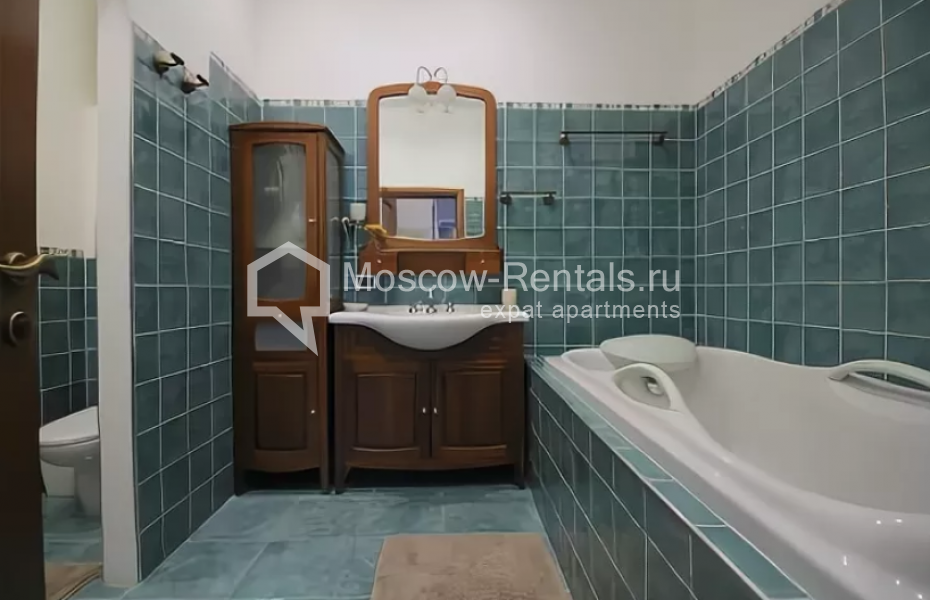 Photo #11 3-room (2 BR) apartment for <a href="http://moscow-rentals.ru/en/articles/long-term-rent" target="_blank">a long-term</a> rent
 in Russia, Moscow, Krasnopresnenskaya emb., 2/1