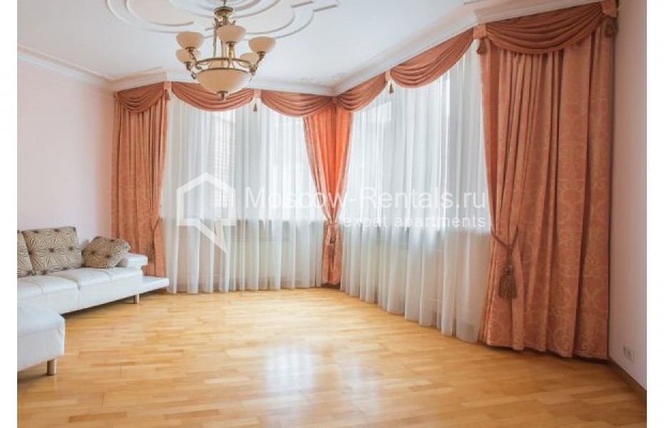 Photo #3 4-room (3 BR) apartment for <a href="http://moscow-rentals.ru/en/articles/long-term-rent" target="_blank">a long-term</a> rent
 in Russia, Moscow, Zoologicheskaya str., 22
