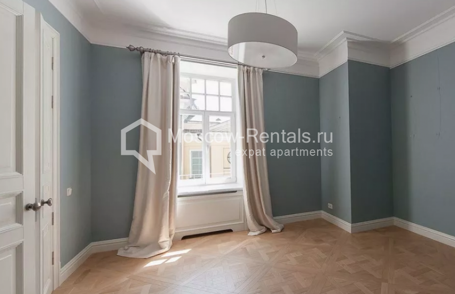 Photo #7 5-room (4 BR) apartment for <a href="http://moscow-rentals.ru/en/articles/long-term-rent" target="_blank">a long-term</a> rent
 in Russia, Moscow, Malyi Znamenskyi lane, 7/10с2