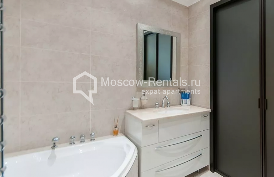 Photo #14 3-room (2 BR) apartment for <a href="http://moscow-rentals.ru/en/articles/long-term-rent" target="_blank">a long-term</a> rent
 in Russia, Moscow, Usacheva str., 2С3