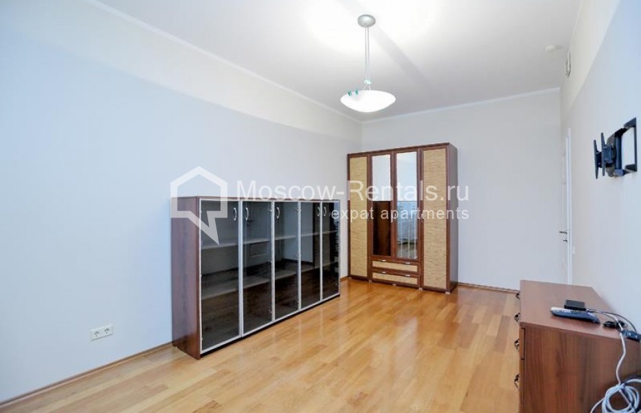 Photo #5 4-room (3 BR) apartment for <a href="http://moscow-rentals.ru/en/articles/long-term-rent" target="_blank">a long-term</a> rent
 in Russia, Moscow, Malyi Nikolopeskovskyi lane, 4