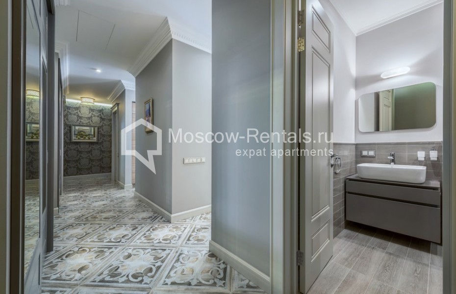 Photo #17 4-room (3 BR) apartment for <a href="http://moscow-rentals.ru/en/articles/long-term-rent" target="_blank">a long-term</a> rent
 in Russia, Moscow, Lva Tolstogo str., 23к1