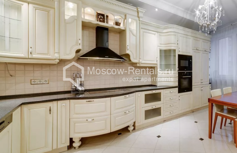Photo #4 4-room (3 BR) apartment for <a href="http://moscow-rentals.ru/en/articles/long-term-rent" target="_blank">a long-term</a> rent
 in Russia, Moscow, Komsolmolskyi prosp., 32К2