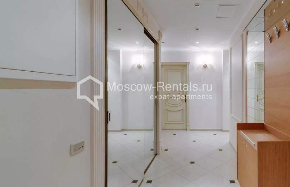 Photo #6 4-room (3 BR) apartment for <a href="http://moscow-rentals.ru/en/articles/long-term-rent" target="_blank">a long-term</a> rent
 in Russia, Moscow, Komsolmolskyi prosp., 32К2