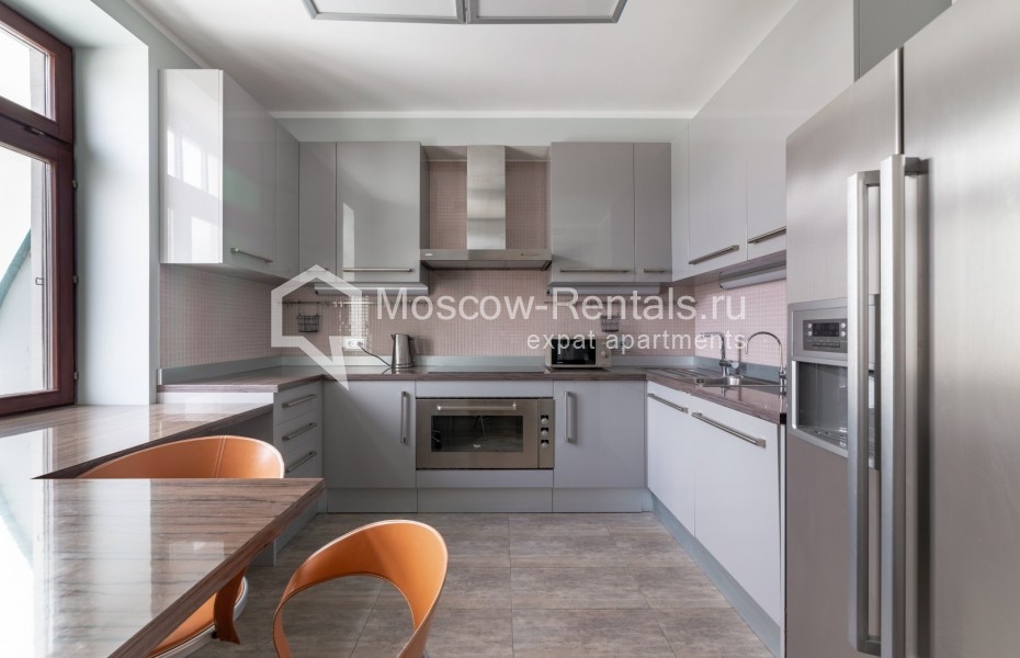 Photo #2 4-room (3 BR) apartment for <a href="http://moscow-rentals.ru/en/articles/long-term-rent" target="_blank">a long-term</a> rent
 in Russia, Moscow, Milutinskyi lane, 3