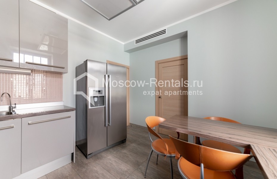 Photo #3 4-room (3 BR) apartment for <a href="http://moscow-rentals.ru/en/articles/long-term-rent" target="_blank">a long-term</a> rent
 in Russia, Moscow, Milutinskyi lane, 3