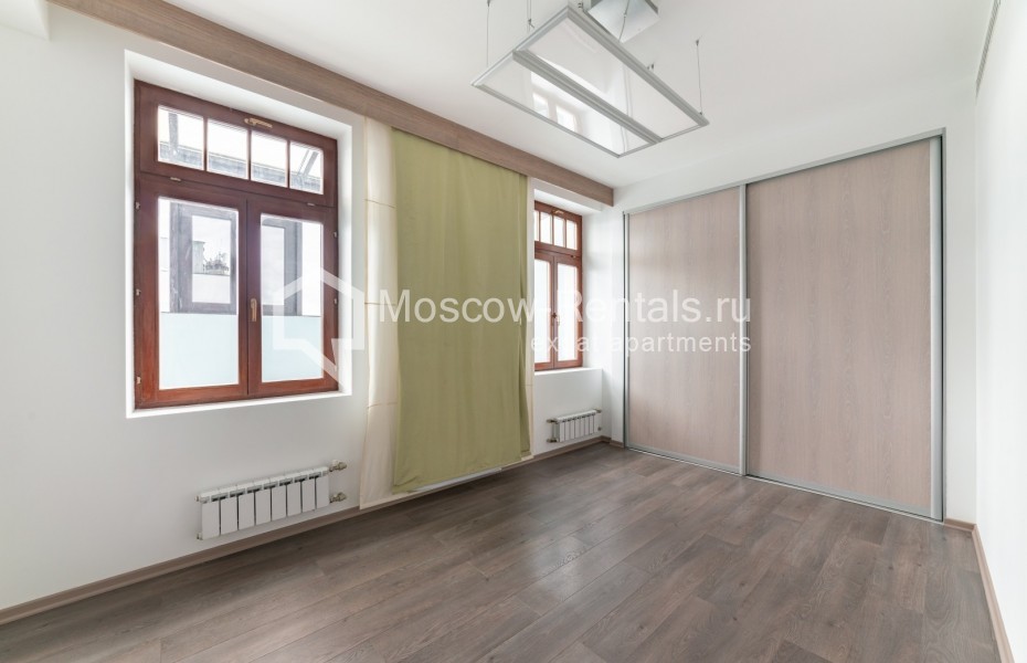 Photo #5 4-room (3 BR) apartment for <a href="http://moscow-rentals.ru/en/articles/long-term-rent" target="_blank">a long-term</a> rent
 in Russia, Moscow, Milutinskyi lane, 3