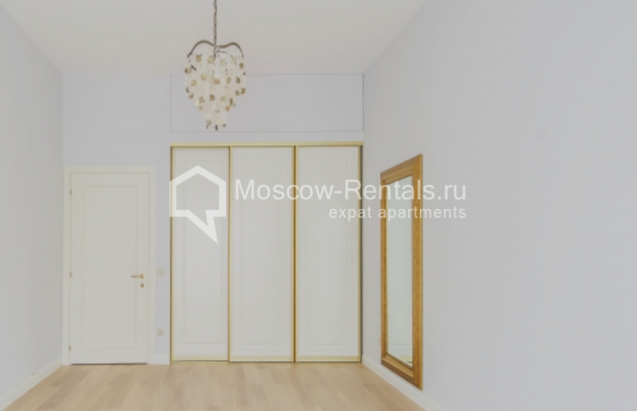 Photo #8 4-room (3 BR) apartment for <a href="http://moscow-rentals.ru/en/articles/long-term-rent" target="_blank">a long-term</a> rent
 in Russia, Moscow, Sergeya Makeeva str, 9к2