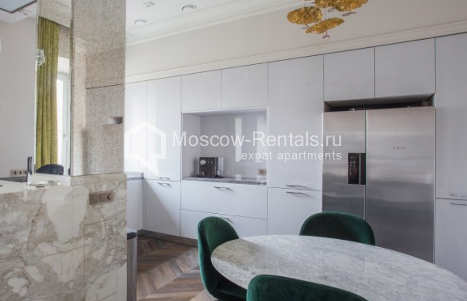 Photo #3 4-room (3 BR) apartment for <a href="http://moscow-rentals.ru/en/articles/long-term-rent" target="_blank">a long-term</a> rent
 in Russia, Moscow, Trekhprudnyi lane, 11/13С2