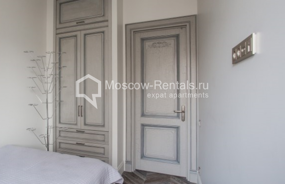 Photo #6 4-room (3 BR) apartment for <a href="http://moscow-rentals.ru/en/articles/long-term-rent" target="_blank">a long-term</a> rent
 in Russia, Moscow, Trekhprudnyi lane, 11/13С2