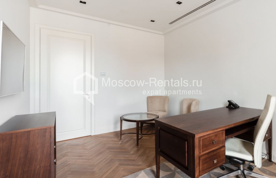 Photo #21 7-room (6 BR) apartment for <a href="http://moscow-rentals.ru/en/articles/long-term-rent" target="_blank">a long-term</a> rent
 in Russia, Moscow, Okhotnyi Ryad str, 2