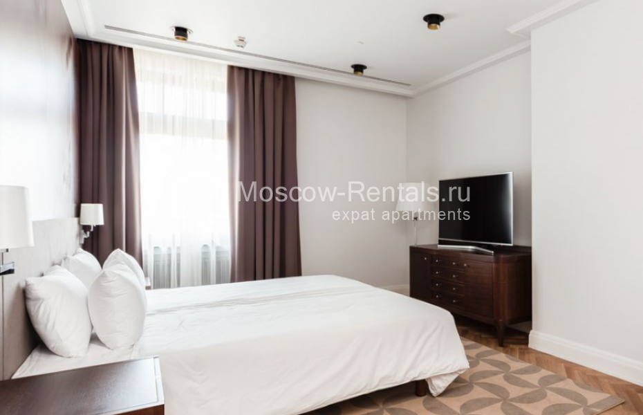 Photo #30 7-room (6 BR) apartment for <a href="http://moscow-rentals.ru/en/articles/long-term-rent" target="_blank">a long-term</a> rent
 in Russia, Moscow, Okhotnyi Ryad str, 2