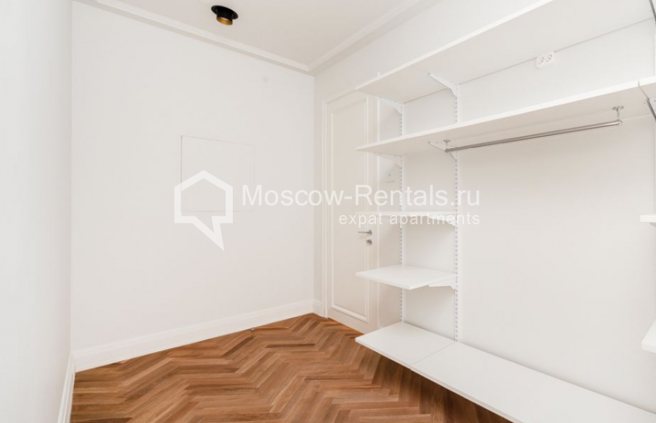 Photo #37 7-room (6 BR) apartment for <a href="http://moscow-rentals.ru/en/articles/long-term-rent" target="_blank">a long-term</a> rent
 in Russia, Moscow, Okhotnyi Ryad str, 2