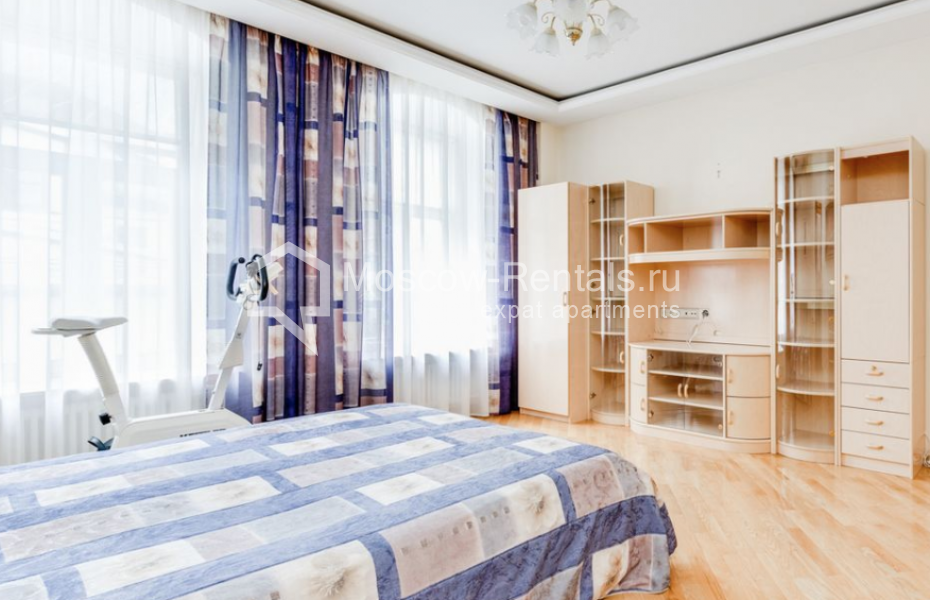 Photo #12 4-room (3 BR) apartment for <a href="http://moscow-rentals.ru/en/articles/long-term-rent" target="_blank">a long-term</a> rent
 in Russia, Moscow, Arbat str, 43