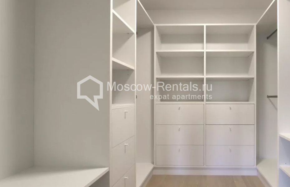 Photo #10 4-room (3 BR) apartment for <a href="http://moscow-rentals.ru/en/articles/long-term-rent" target="_blank">a long-term</a> rent
 in Russia, Moscow, Shluzovaya emb,  2А