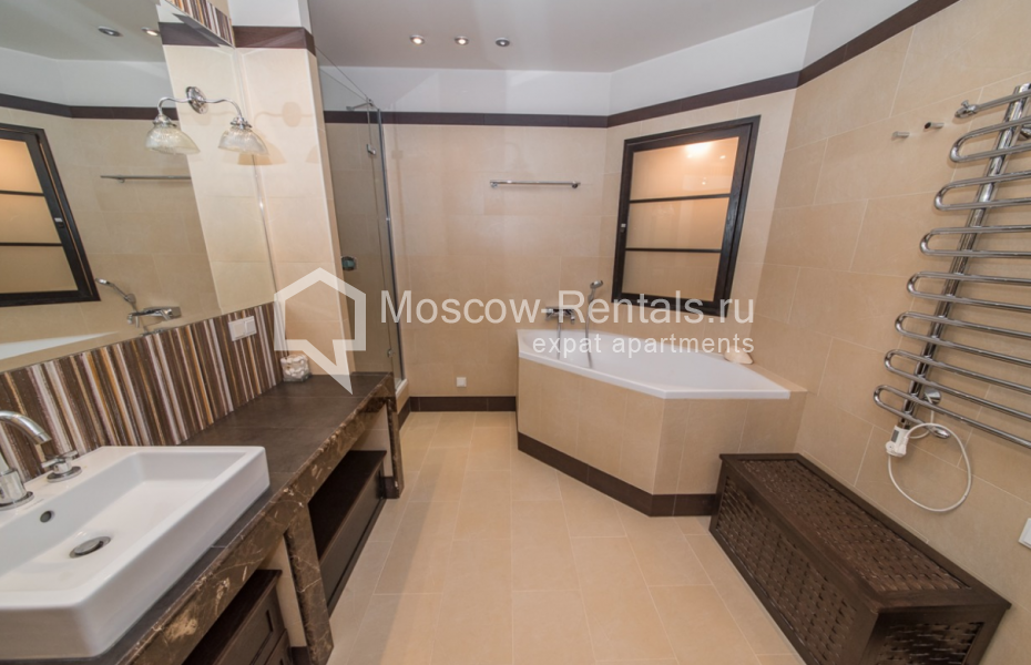 Photo #14 4-room (3 BR) apartment for <a href="http://moscow-rentals.ru/en/articles/long-term-rent" target="_blank">a long-term</a> rent
 in Russia, Moscow, Leninkyi propsp, 106К1