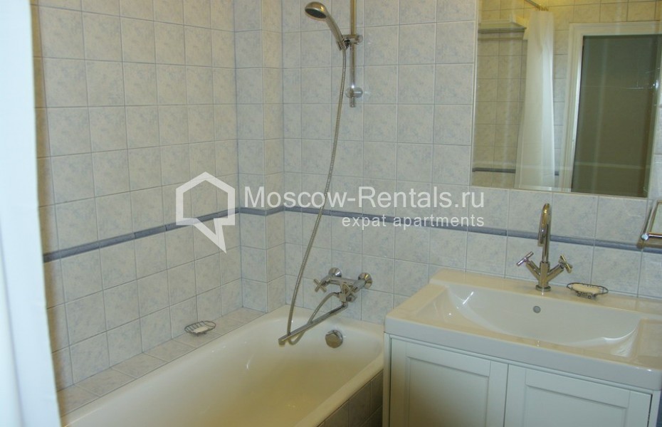 Photo #10 2-room (1 BR) apartment for <a href="http://moscow-rentals.ru/en/articles/long-term-rent" target="_blank">a long-term</a> rent
 in Russia, Moscow, Novinksyi blv, 18с1