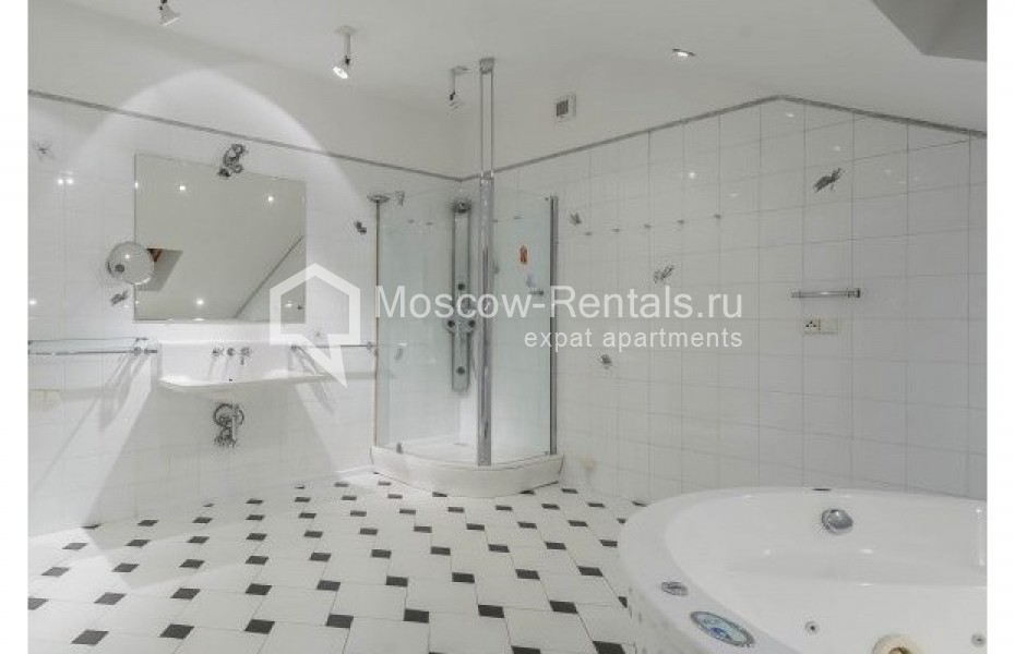 Photo #20 4-room (3 BR) apartment for <a href="http://moscow-rentals.ru/en/articles/long-term-rent" target="_blank">a long-term</a> rent
 in Russia, Moscow, 1st Kolobovskyi lane, 18