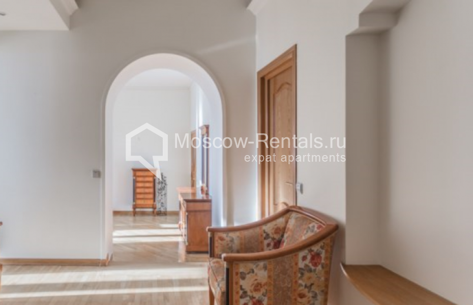 Photo #1 4-room (3 BR) apartment for <a href="http://moscow-rentals.ru/en/articles/long-term-rent" target="_blank">a long-term</a> rent
 in Russia, Moscow, Arkhangelskyi lane, 9